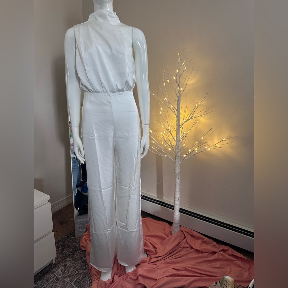 Woman’s Lulus White Jumpsuit / Romper Size small
